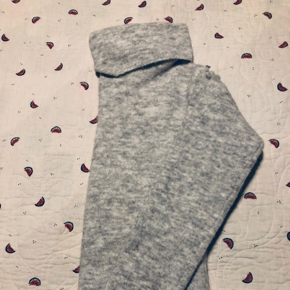 H&M turtleneck - Picture 4 of 5